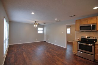 344 McCartney Blvd in Canyon Lake, TX - Foto de edificio - Building Photo