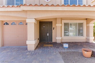 6585 Coronado Crest Ave in Las Vegas, NV - Building Photo - Building Photo