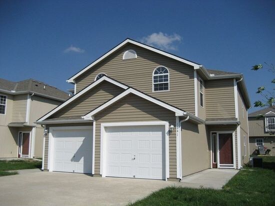1645 SW Shelby Dr in Lee's Summit, MO - Building Photo