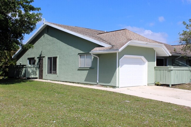 1790 SE Ryecroft Ct in Port St. Lucie, FL - Building Photo - Building Photo