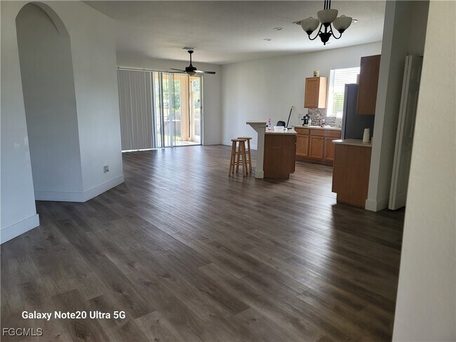 702 Milton Ave N in Lehigh Acres, FL - Building Photo - Building Photo