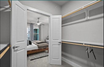 2200 E State Hwy 121, Unit 5071 in Lewisville, TX - Foto de edificio - Building Photo