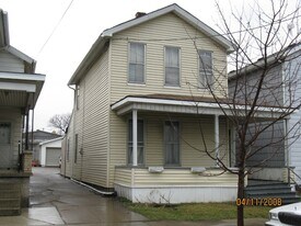 911 E 11th St in Erie, PA - Building Photo