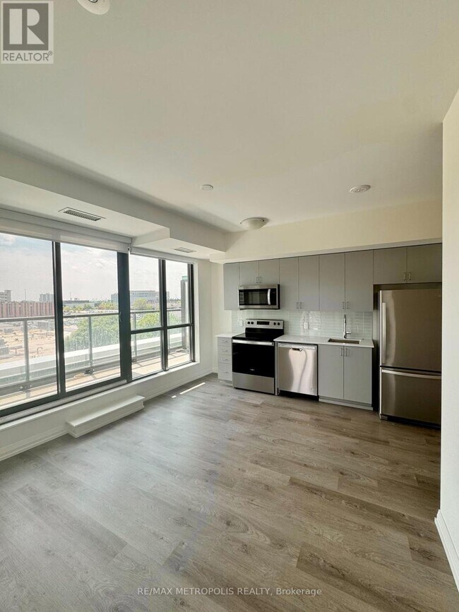 325-325 Yorkland Blvd in Toronto, ON - Building Photo - Building Photo