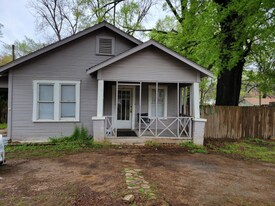 915 E 14th St in Texarkana, AR - Building Photo