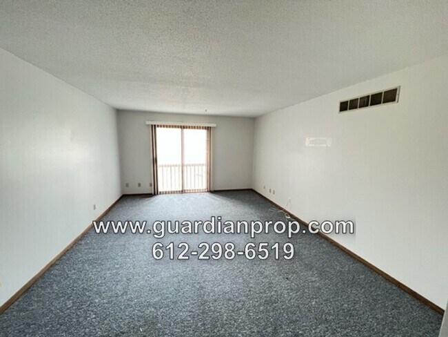 2289 11th Ave E in North St. Paul, MN - Building Photo - Building Photo