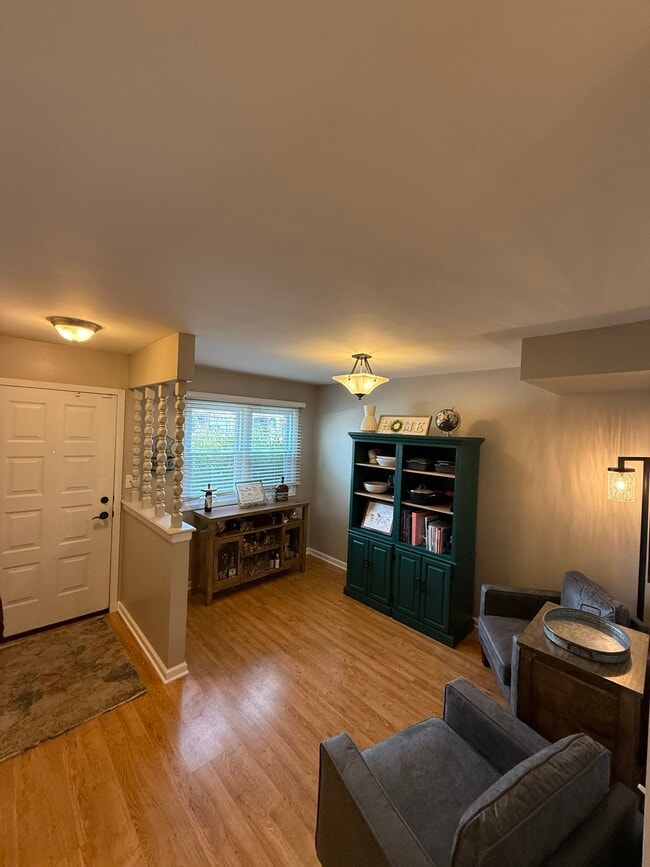 7S478 Lynn Dr, Unit 1-1208 in Naperville, IL - Foto de edificio - Building Photo