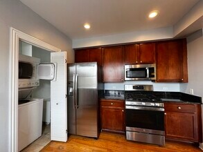 2707 W Glenlake Ave in Chicago, IL - Building Photo - Building Photo