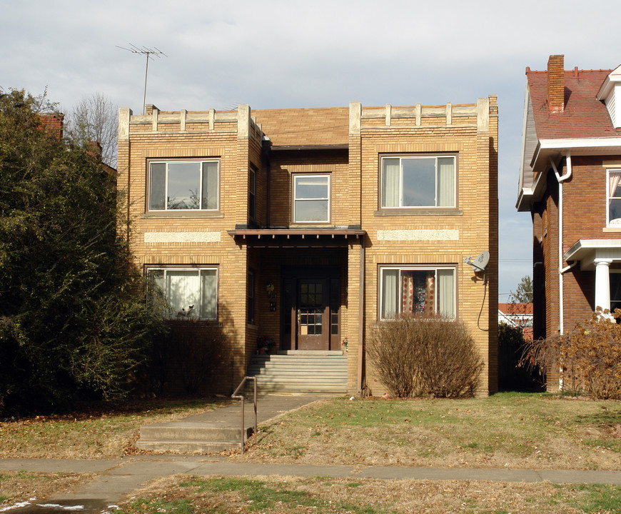 1018 12th Ave in Huntington, WV - Building Photo