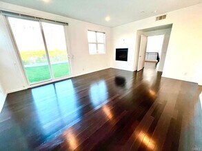 5698 Como Cir in Los Angeles, CA - Building Photo - Building Photo
