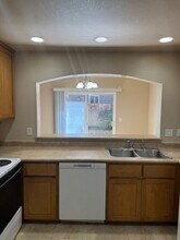 342 Live Oak Loop in Central Point, OR - Building Photo - Building Photo