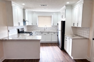 1206 King Henry Dr in Ocean Springs, MS - Building Photo - Building Photo