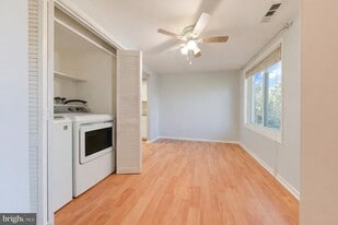 6556 Frietchie Row in Columbia, MD - Building Photo