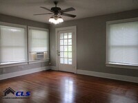 503 Hulman St photo'