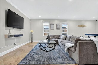 2423 NE 202nd St in Miami, FL - Building Photo - Building Photo