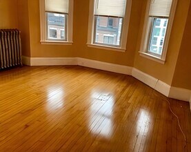 68 Boylston St, Unit 3 in Brookline, MA - Building Photo - Building Photo