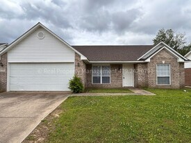 320 Chateau Dr in Fort Smith, AR - Building Photo