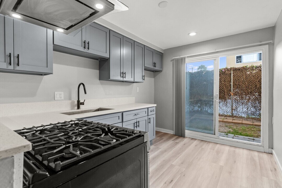 10442 Lampson Ave in Garden Grove, CA - Building Photo