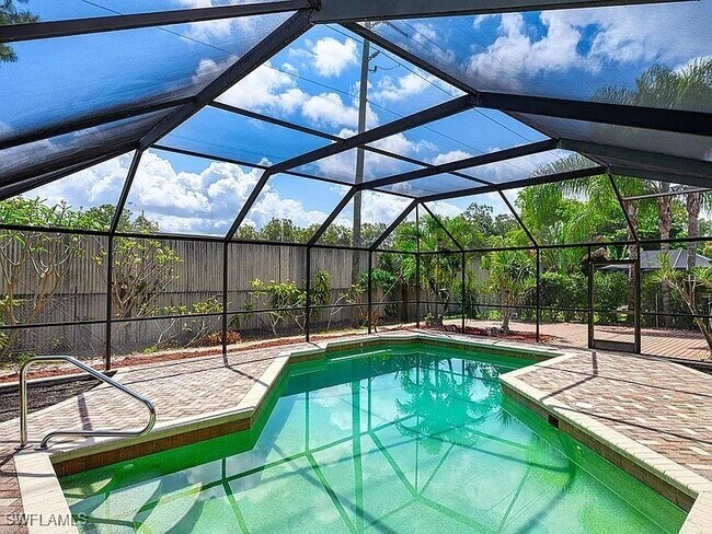 4553 Beechwood Lake Dr in Naples, FL - Building Photo - Building Photo