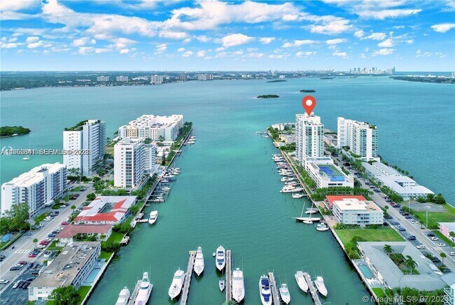 7930 East Dr in North Bay Village, FL - Building Photo - Building Photo