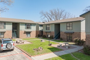 Bonnie Green Apartments in Denton, TX - Building Photo
