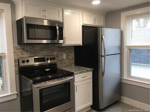 52 Pleasant St in Colchester, CT - Building Photo - Building Photo