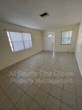 928 Lake Palms Dr in Largo, FL - Building Photo - Building Photo
