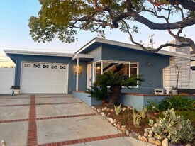 123 Avenida Dolores in San Clemente, CA - Building Photo