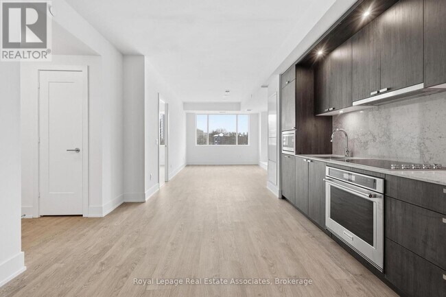 259 The Kingsway in Toronto, ON - Building Photo - Building Photo