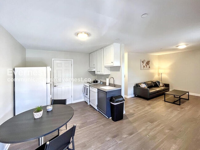 property at 6 Bob Cat Ct