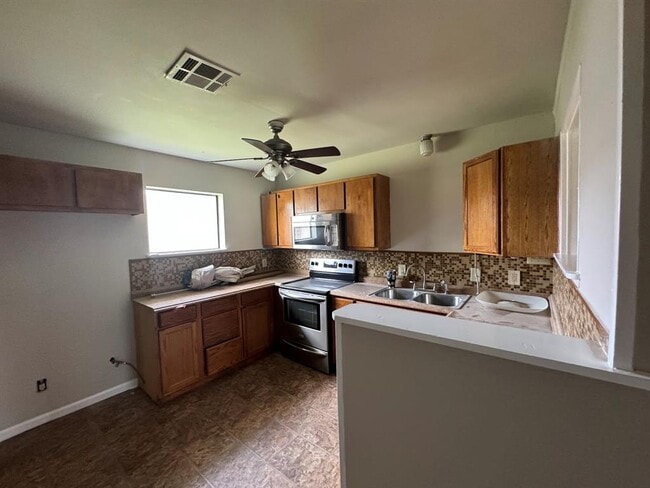 851 Aspen Ln in Cottonwood Shores, TX - Building Photo - Building Photo