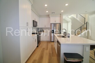 13075 Olympus Cir in Poway, CA - Building Photo - Building Photo