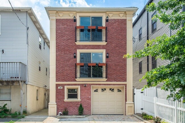59B Bleecker St in Jersey City, NJ - Building Photo - Building Photo