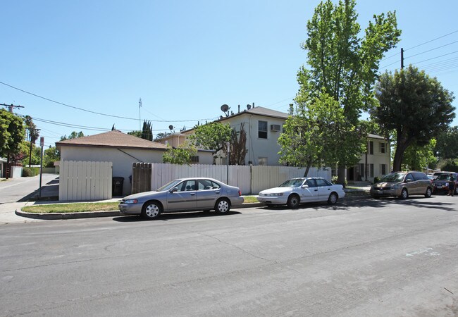 15519 Victory Blvd in Van Nuys, CA - Building Photo - Building Photo