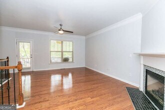 827 Charles Bank Ave SE in Atlanta, GA - Foto de edificio - Building Photo