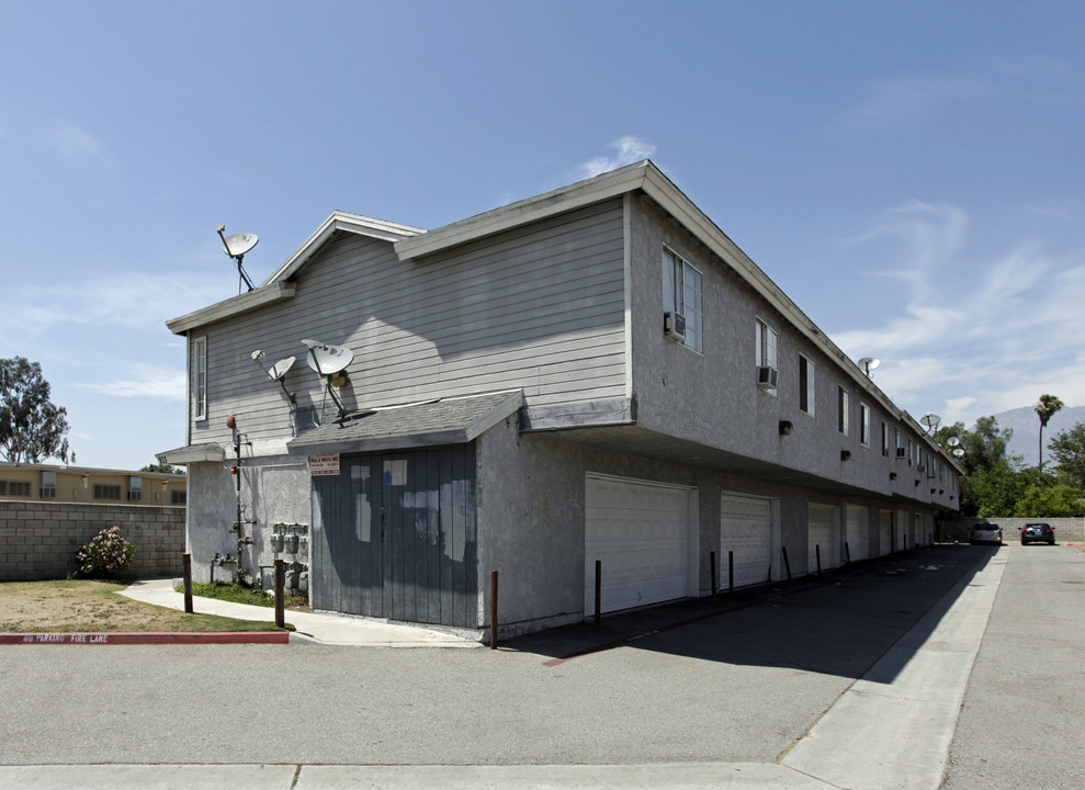 933 E D St in Ontario, CA - Building Photo