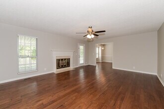 3933 Hillshire Dr in Nashville, TN - Building Photo - Building Photo