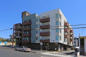 Citronica II in Lemon Grove, CA - Foto de edificio - Building Photo