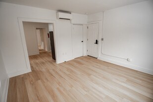 1388 W 83rd St, Unit 311 in Cleveland, OH - Building Photo