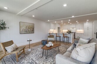 4701 San Jacinto St, Unit 103 in Dallas, TX - Building Photo - Building Photo