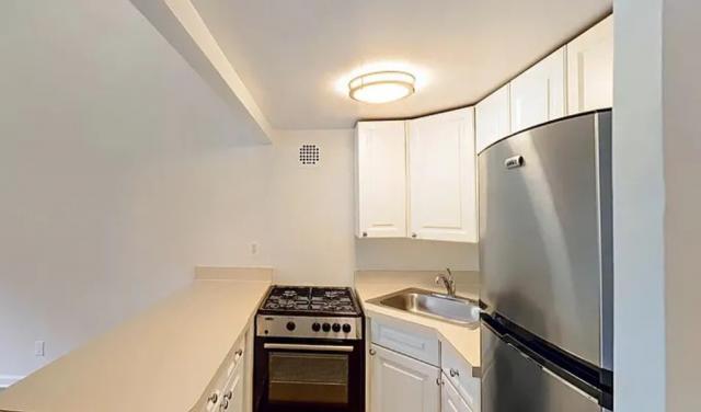 210-220 E 22nd St in New York, NY - Building Photo