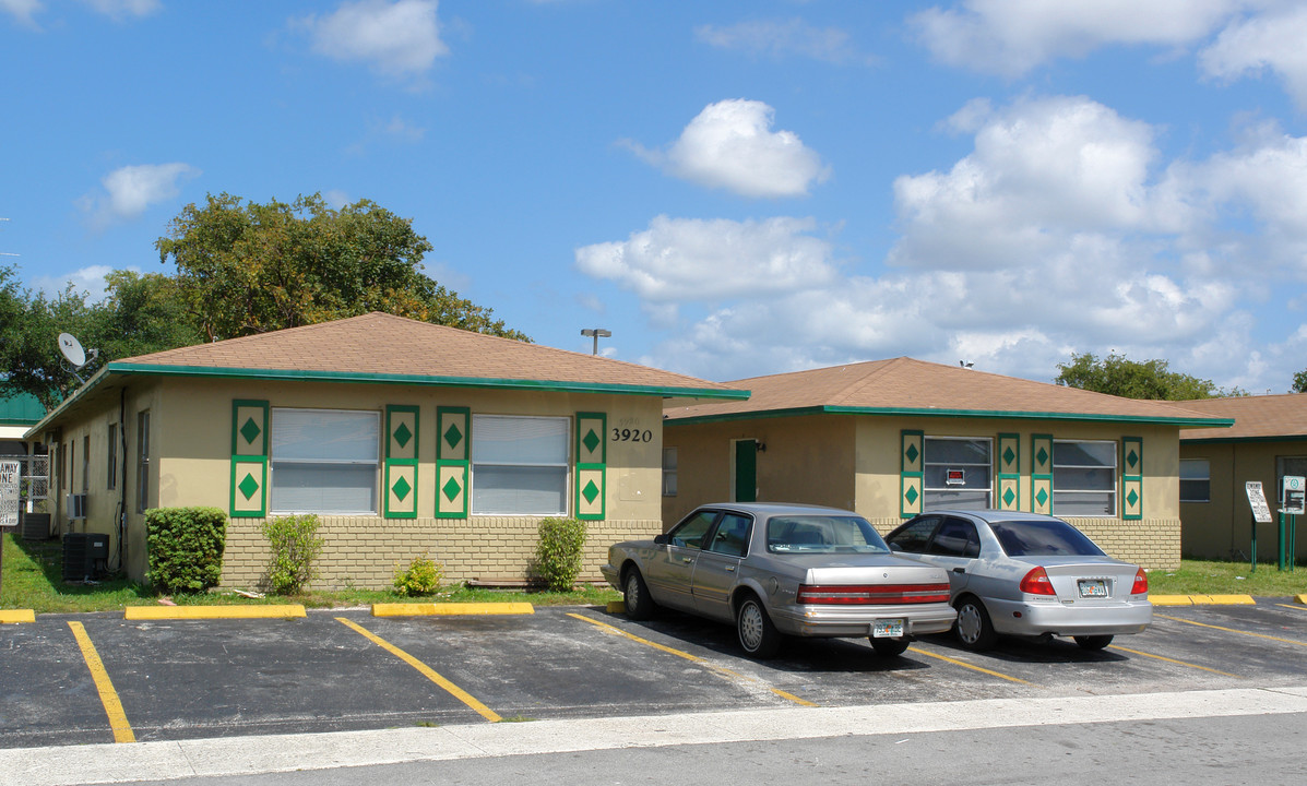 3920 NW 30th Ter in Lauderdale Lakes, FL - Building Photo