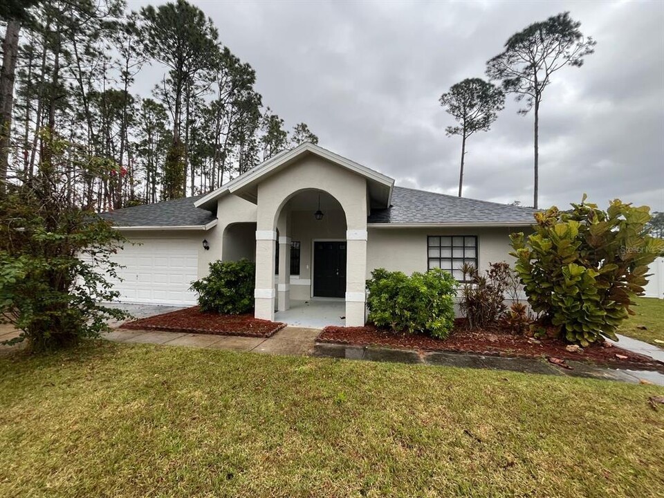 24 Bonnie Ln in Palm Coast, FL - Building Photo