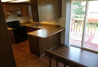 2015 Chapel Hills Dr in Colorado Springs, CO - Foto de edificio - Building Photo
