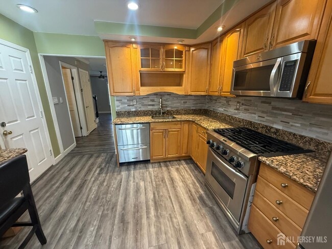 20 Sassafras Ct in North Brunswick, NJ - Building Photo - Building Photo