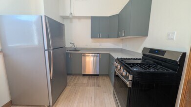 5707 N Campbell Ave in Chicago, IL - Building Photo - Building Photo