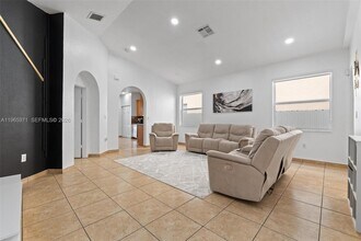 2328 NE 37th Terrace in Homestead, FL - Building Photo - Building Photo