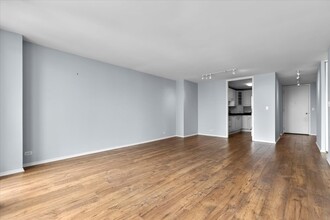 1660 W Lasalle Dr in Chicago, IL - Building Photo - Building Photo