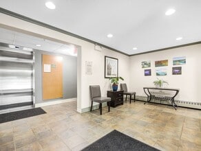 5552 Heritage Dr in Niagara Falls, ON - Building Photo - Building Photo