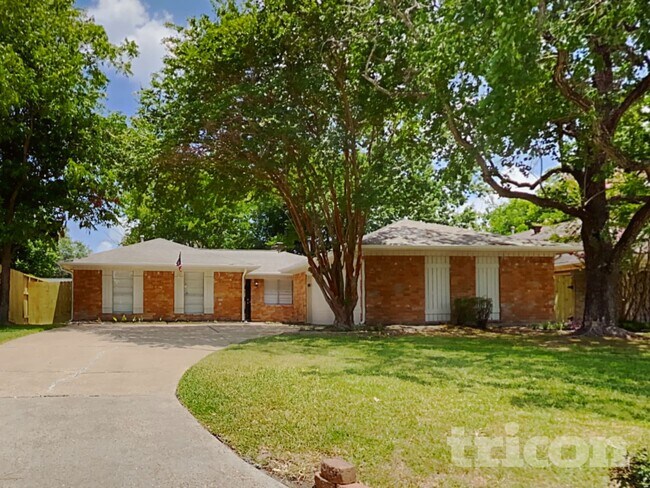 14218 Overbrook Ln in Houston, TX - Building Photo - Building Photo